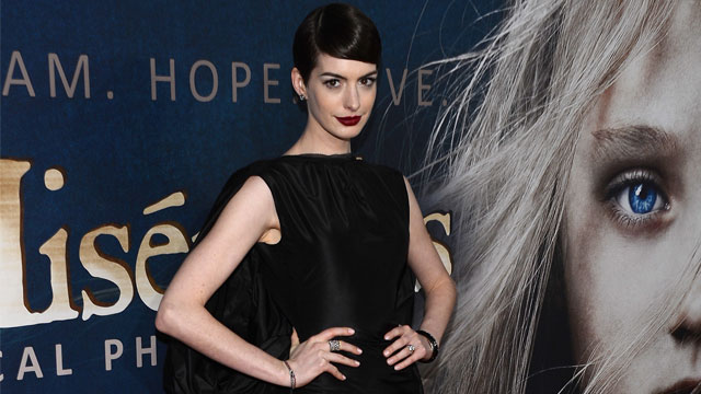 Anne Hathaway Calls Wardrobe Malfunction Devastating Cbs News