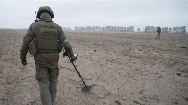 cbsn-fusion-russians-using-food-as-weapon-in-eastern-ukraine-thumbnail-1061915-640x360.jpg 