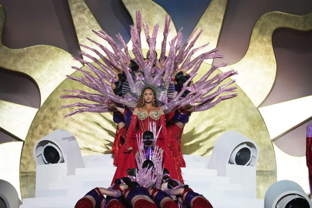 Atlantis The Royal Grand Reveal Weekend 2023 - Beyonce Performance 