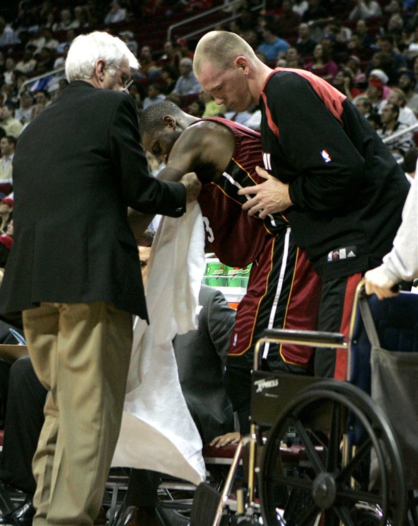 NBA: Wade has knee surgery