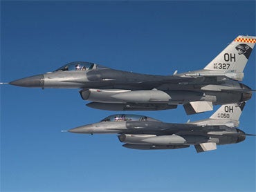 F-16s in Near-Miss With Commuter Jet - CBS News