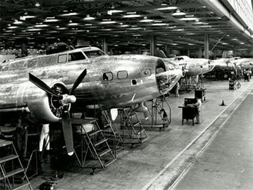 End of An Era for Historic Boeing Plant - CBS News