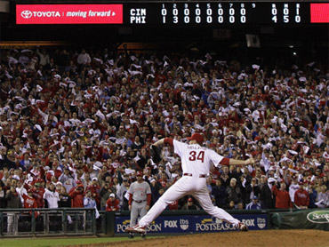 Roy Halladay pitches no-hitter as Phillies beat Reds in MLB play-offs, MLB