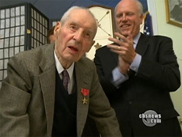 World War Ii Vet Honored For Saving 512 Airmen - Cbs News