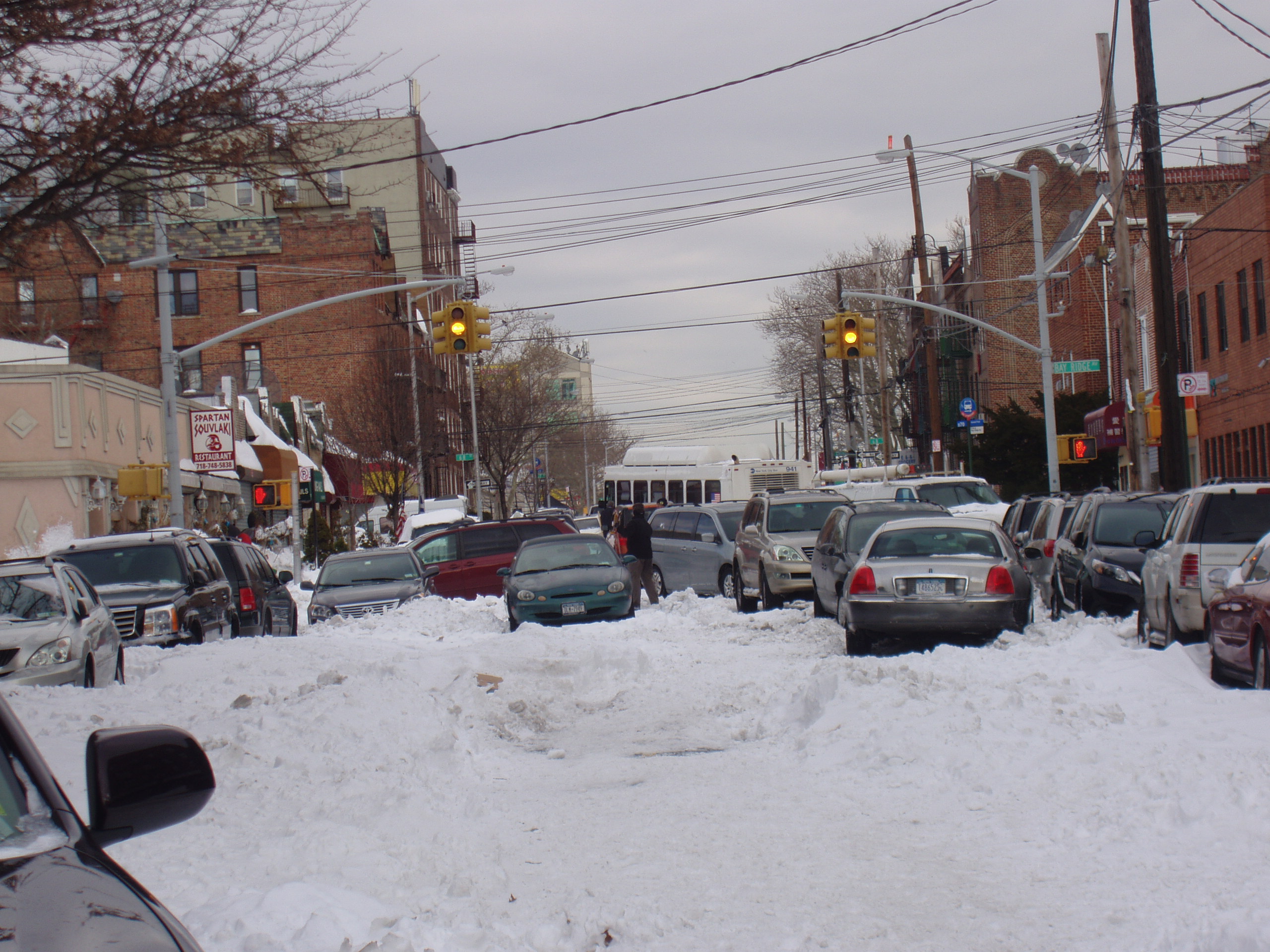 snow-8th-avenue-looking-toward-69th-street-from-70th-street-bklyn.jpg 