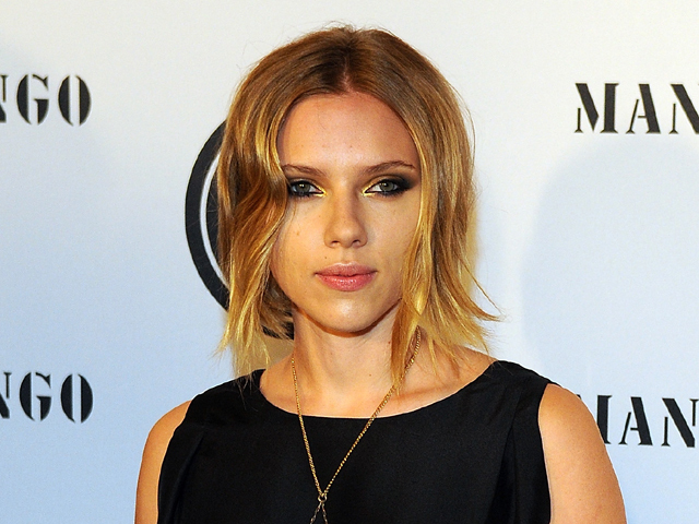 Scarlett Johansson to Present at Golden Globes - CBS News