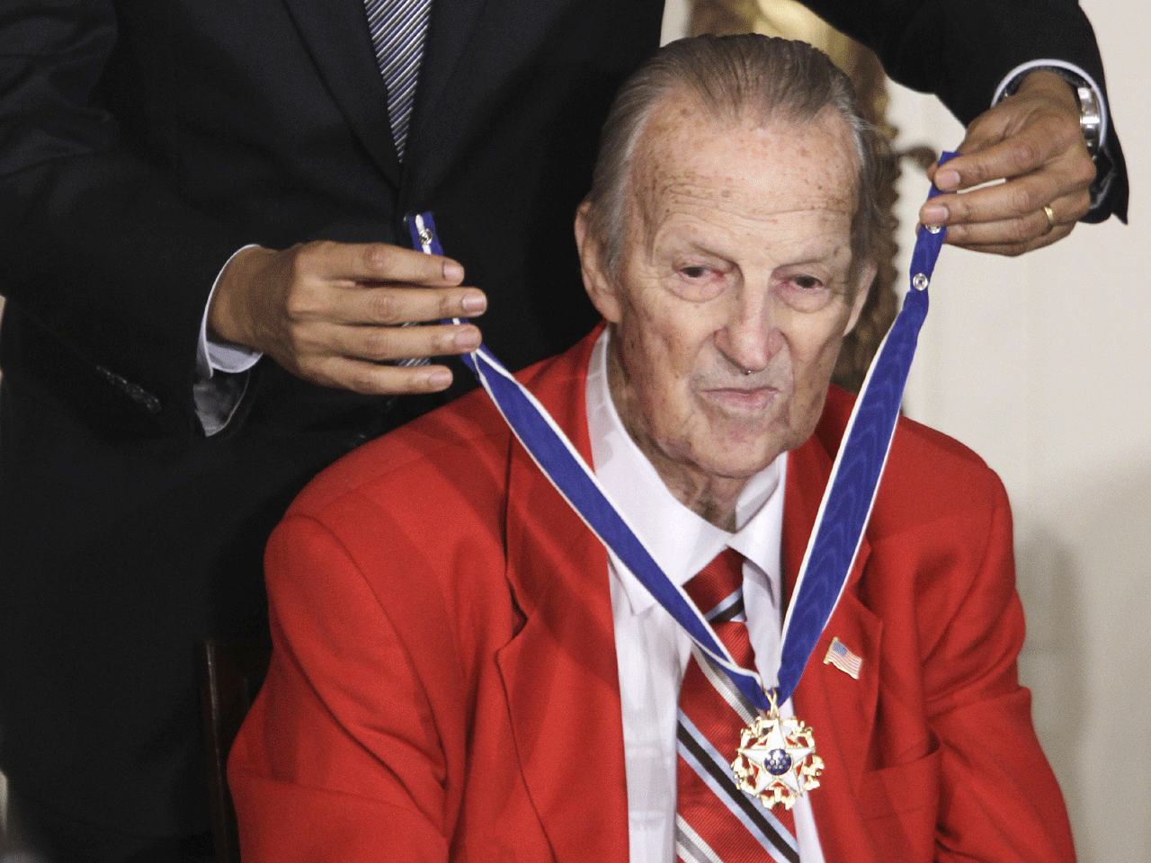 Stan Musial Receives Medal of Freedom - CBS News