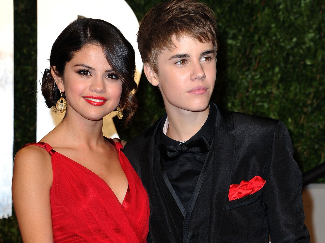 Rep: Justin Bieber fan didn't punch Selena Gomez - CBS News