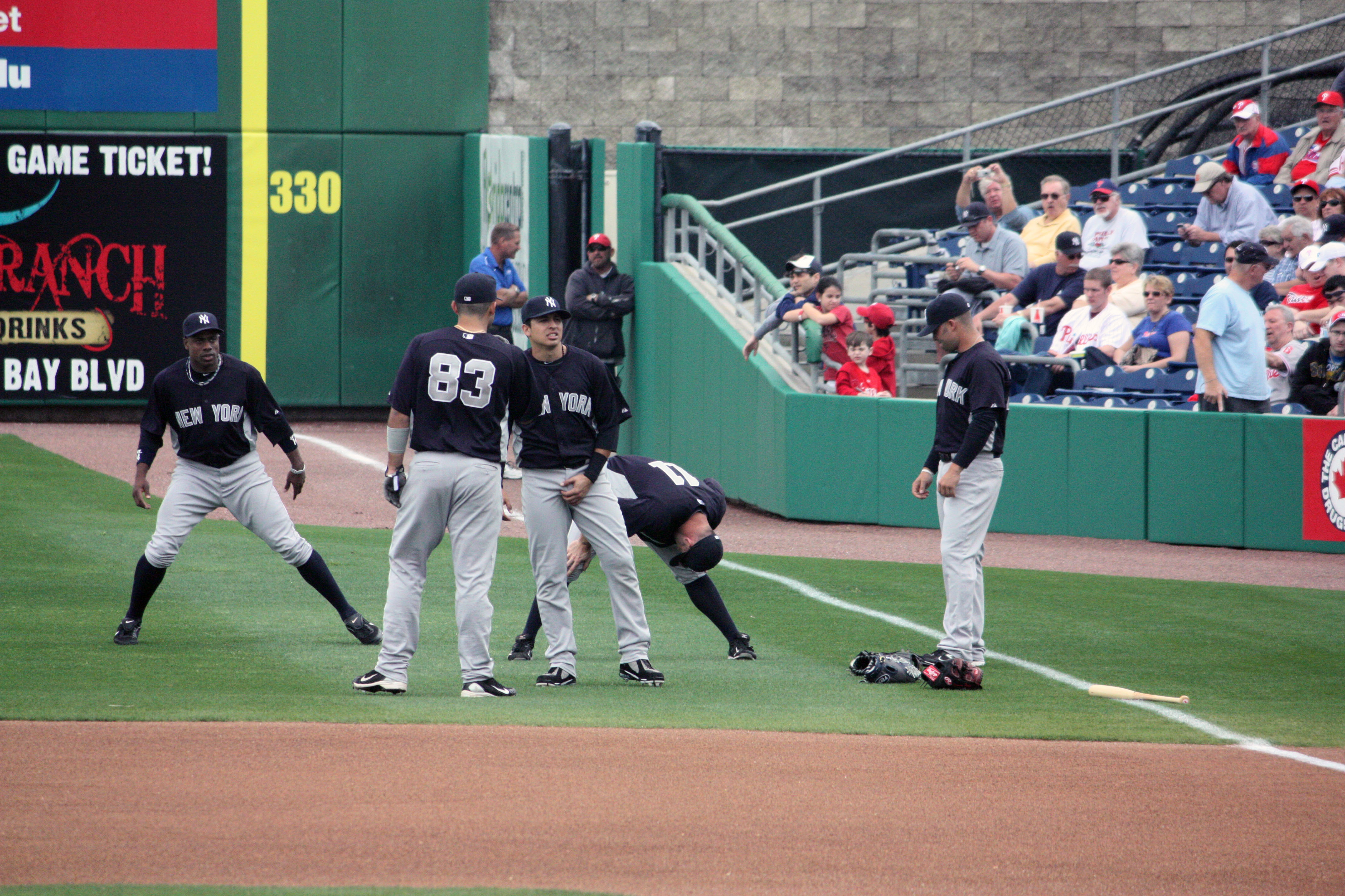 yankees-stretch-before-their-march-10th-game.jpg 