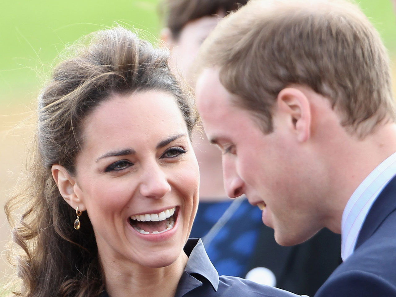 Royal wedding gossip the talk of London - CBS News