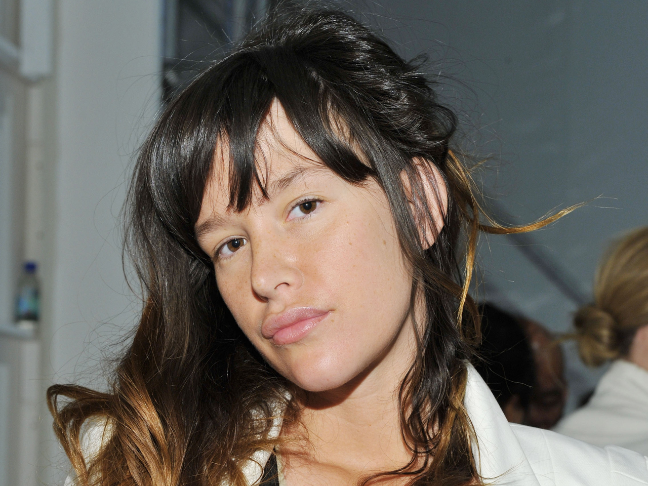 Paz de la Huerta charged with assaulting reality star - CBS News