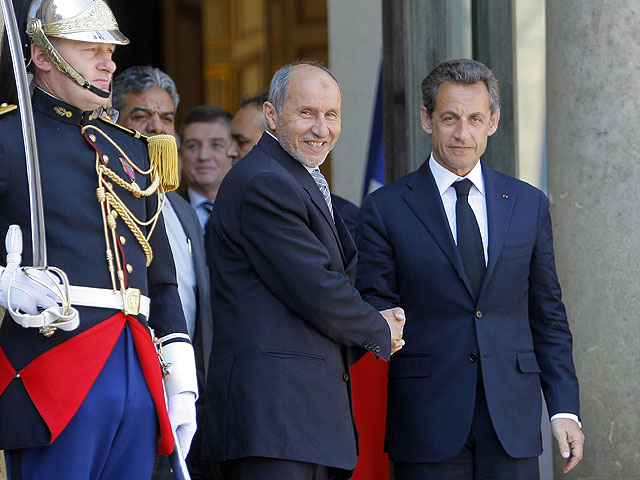 France pledges to intensify Libya airstrikes - CBS News