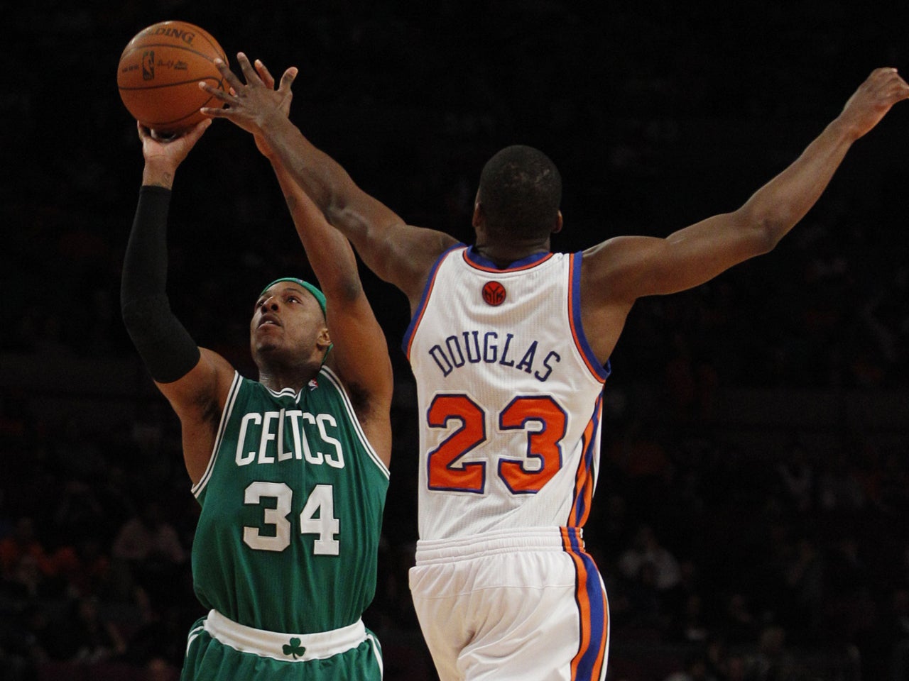 Boston Celtics Take 3-0 Lead Over N.Y. Knicks - CBS News