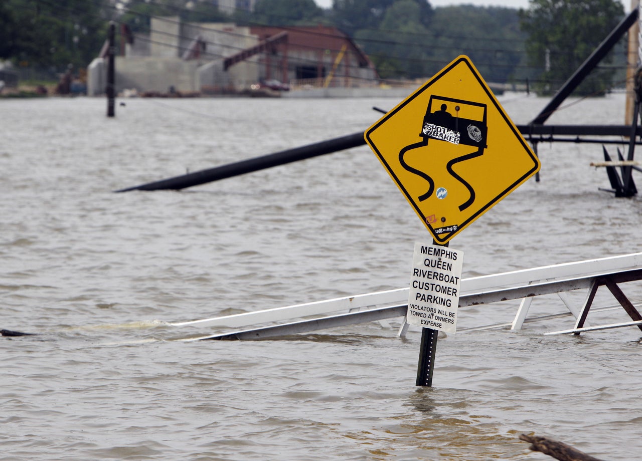 Mississippi River reaching record levels - CBS News