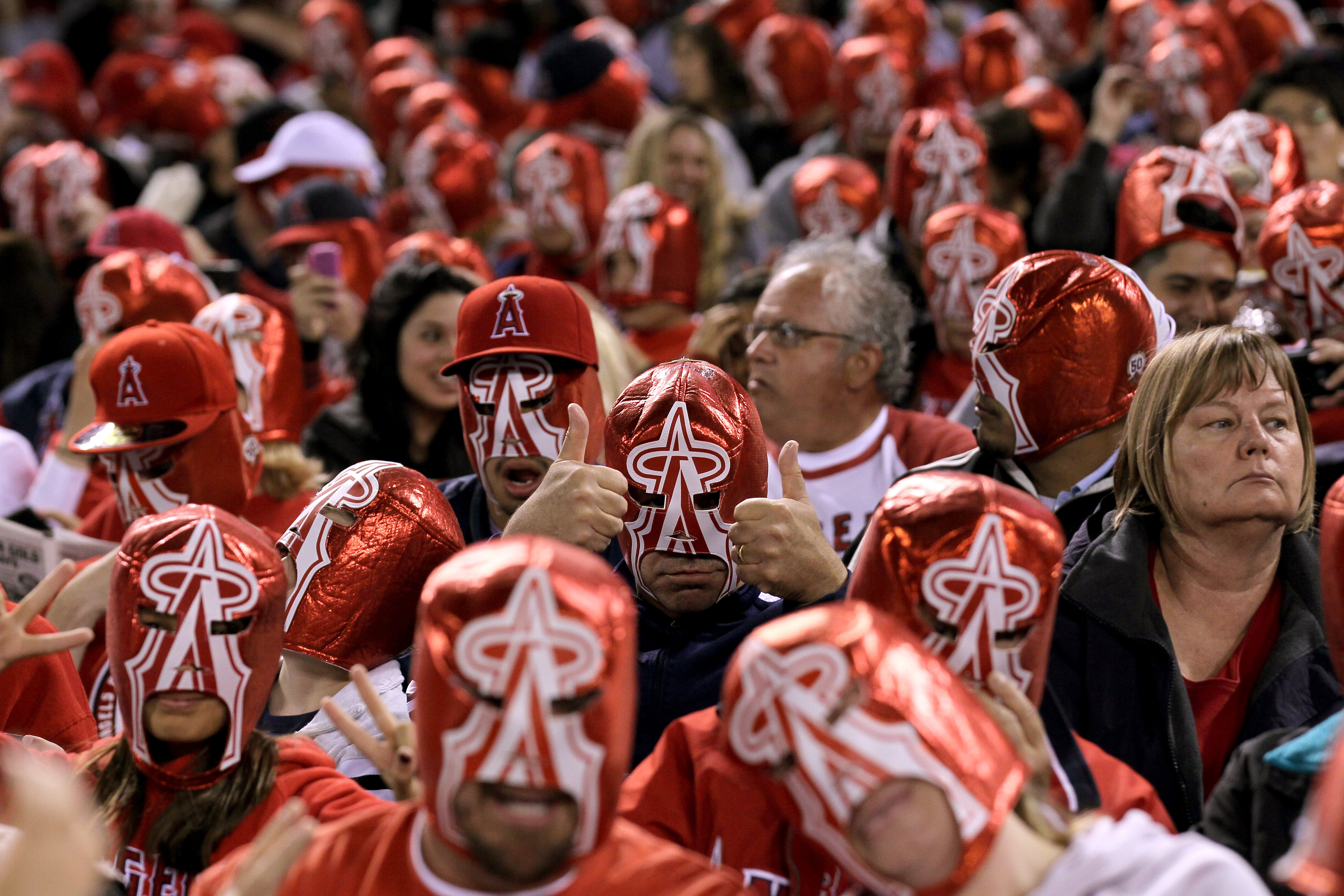 PHOTOS: Guinness record for most people wearing sombreros set at Tuesday's  Angels game – Orange County Register