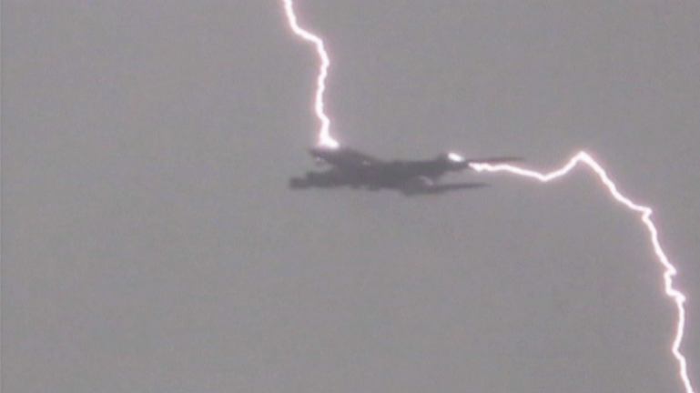 Lightning strikes one of the world's largest planes (VIDEO) - CBS News