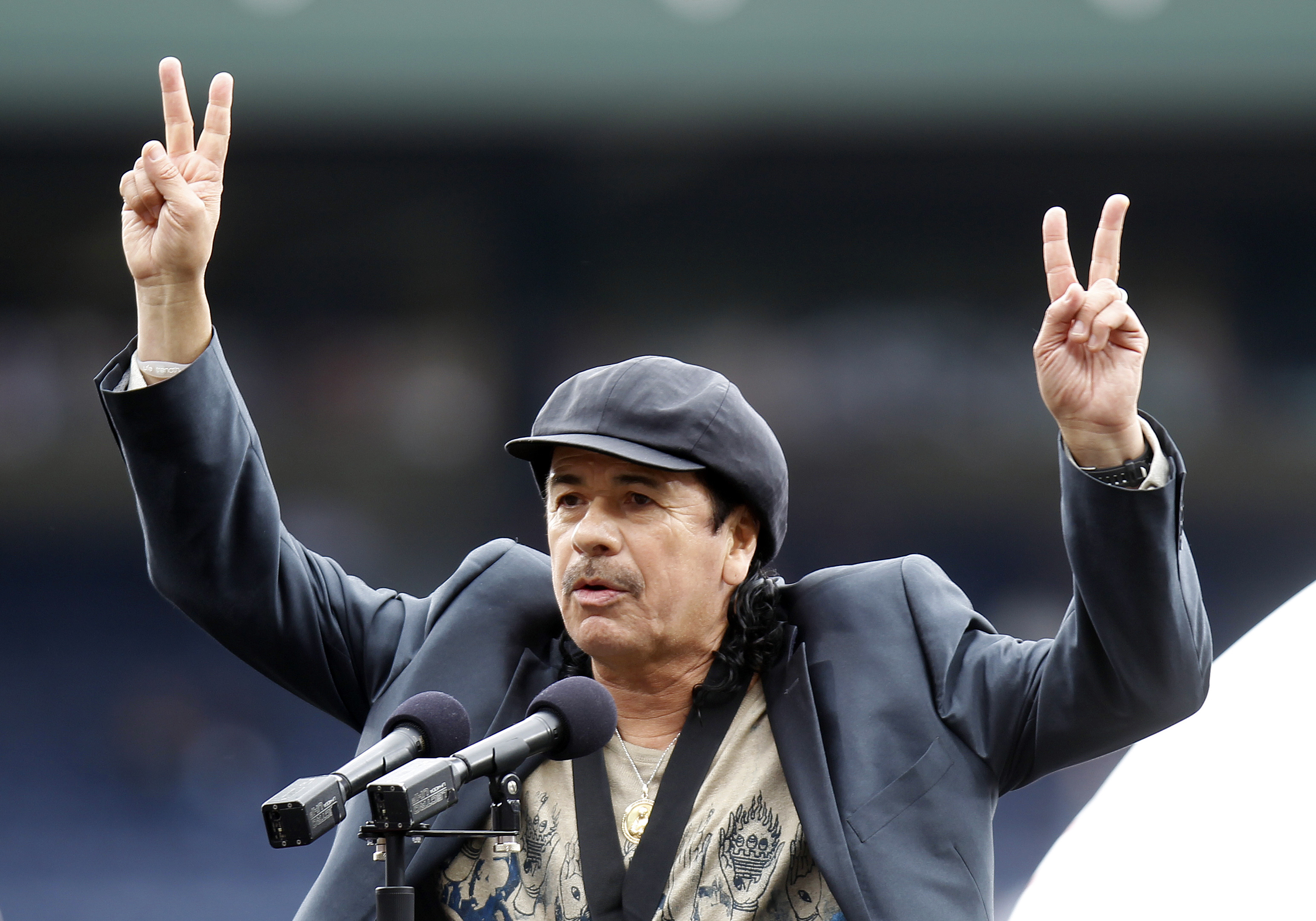 Indians Fans Give Former Slugger Carlos Santana a Nice Ovation in