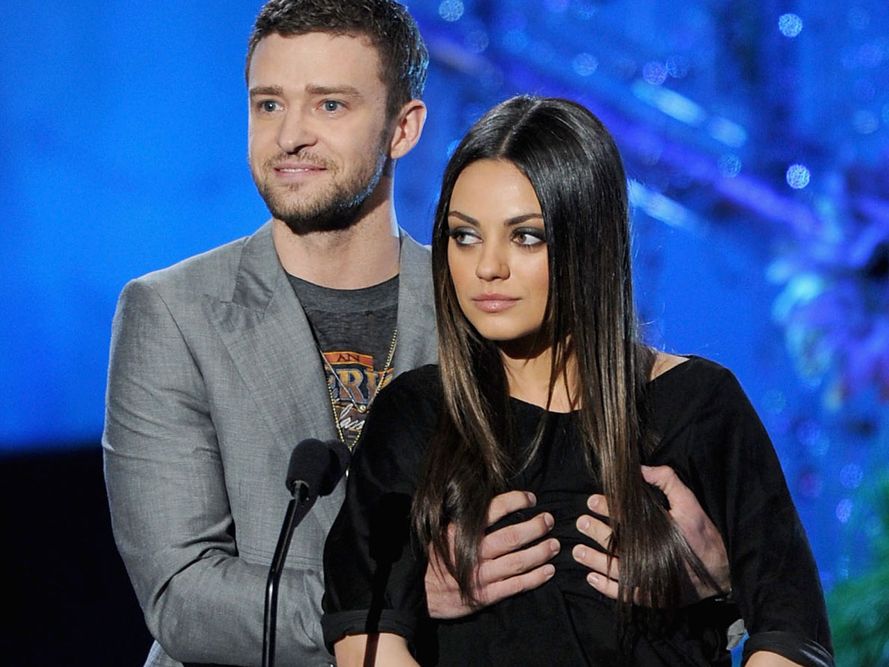 Mila Kunis Justin Timberlake Get Grabby At Mtv Movie Awards Cbs News
