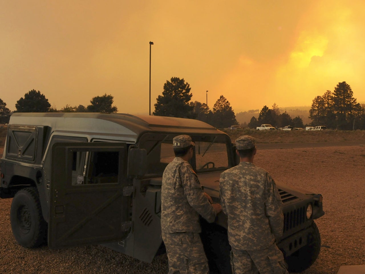 Thousands flee Los Alamos as wildfire advances CBS News