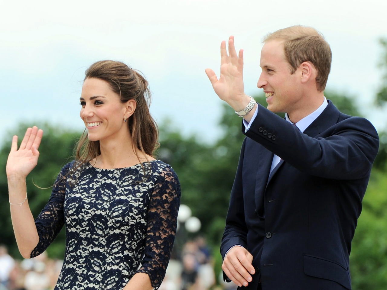 William, Kate greeted like rock stars in Canada - CBS News