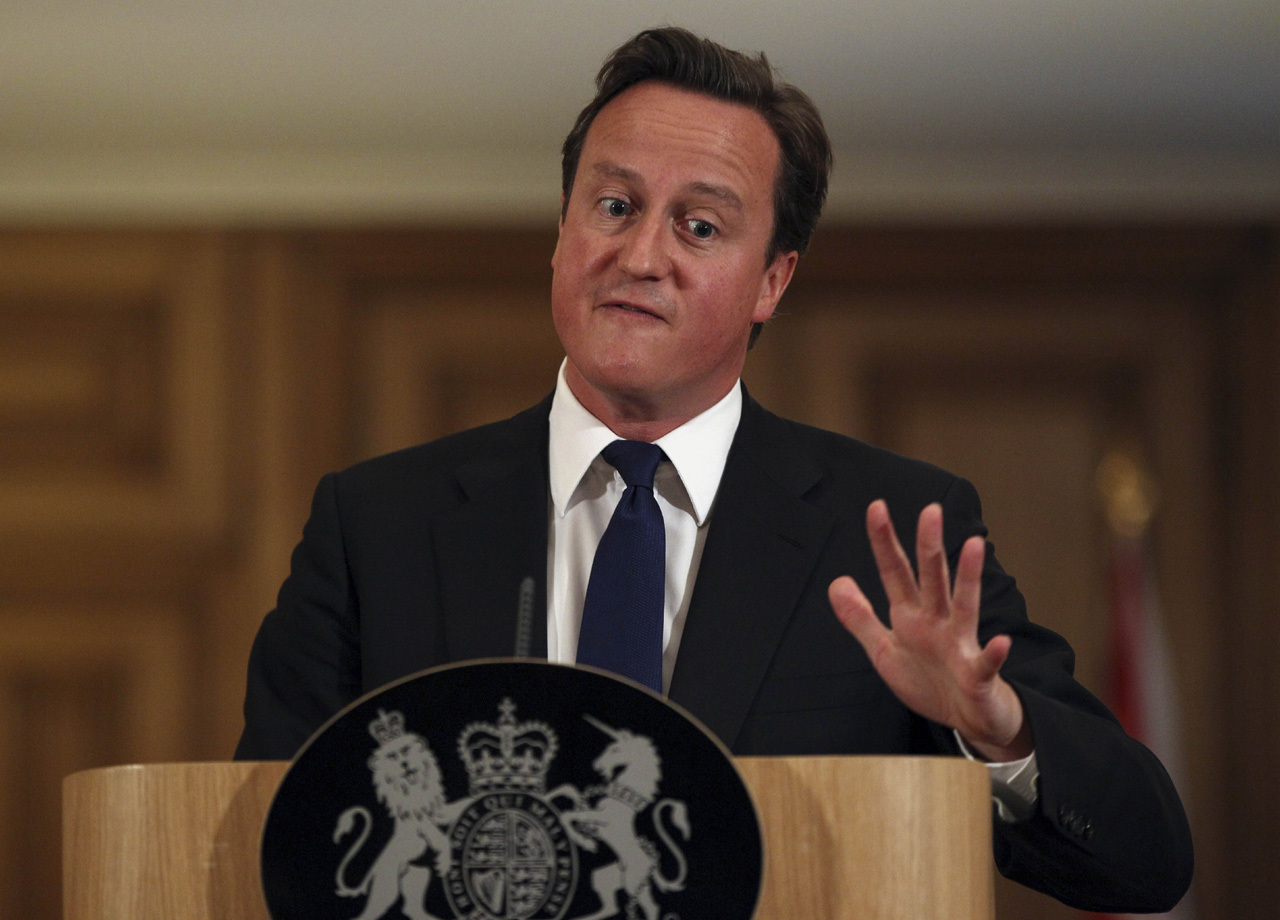Does hacking scandal threaten Cameron's future? - CBS News