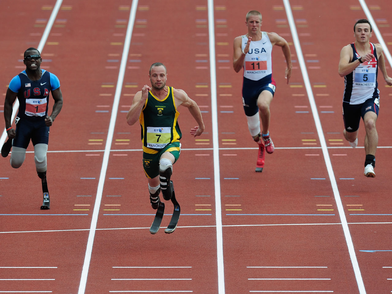 Do Oscar Pistorius' high-tech prostheses give sprinter an unfair advantage?  - CBS News
