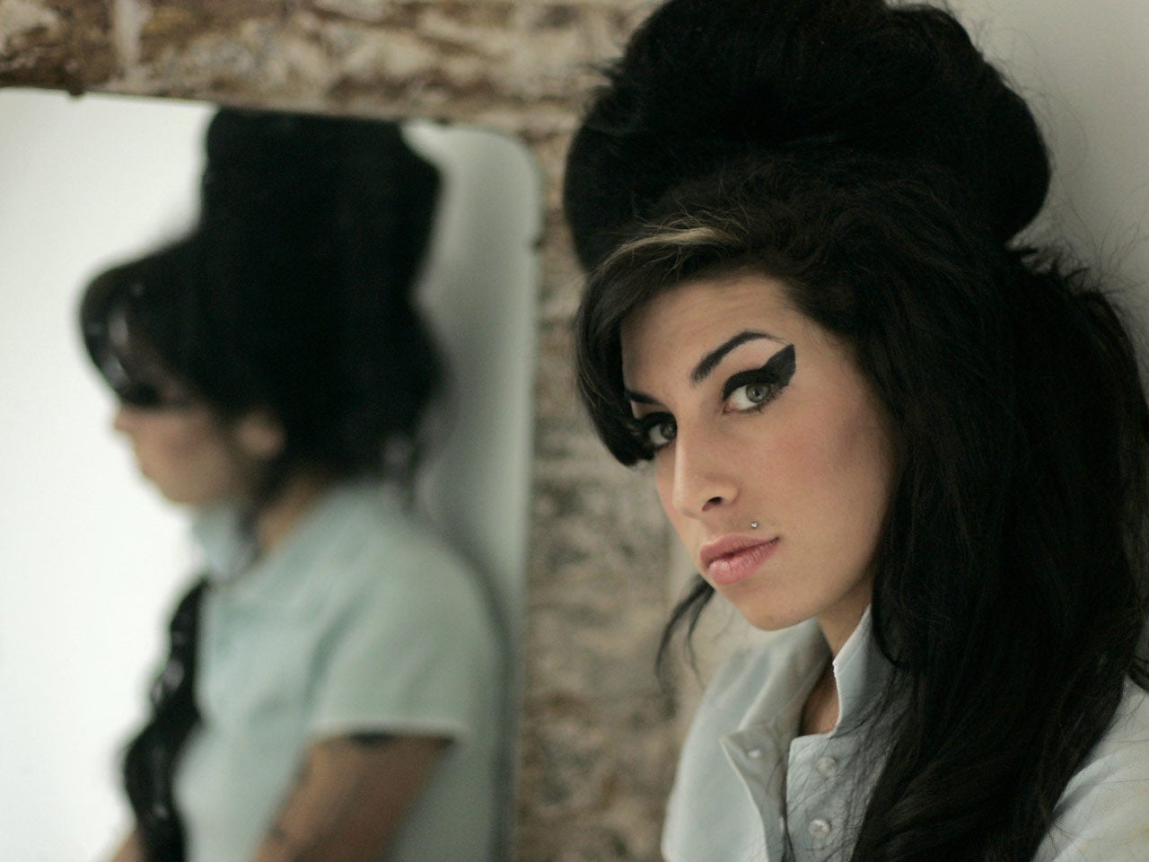 Amy Winehouse autopsy expected today - CBS News