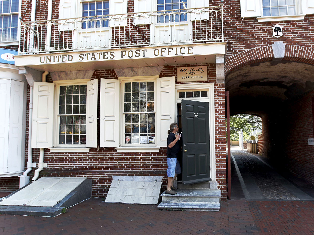 Post office in Ben Franklin house may close - CBS News