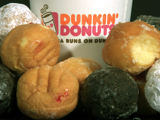 Cops Dunkin Donuts Worker Sold Sex On Breaks Cbs News