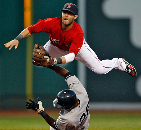 Victorino Wins Third Straight NL Gold Glove Award