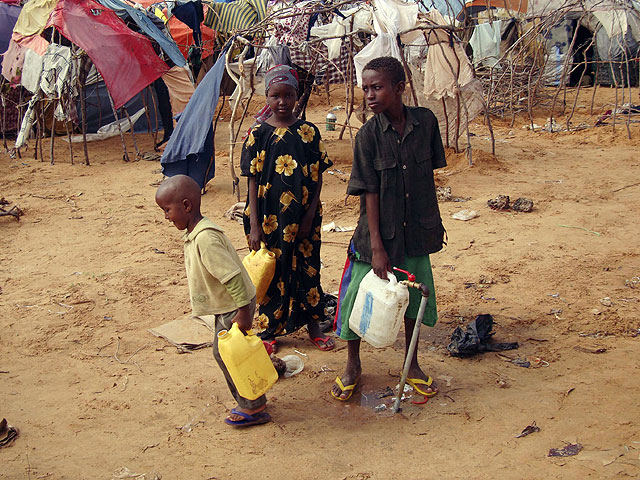U.N. fears dramatic rise in famine refugees - CBS News