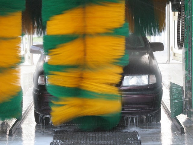 Man admits...he was naked at the car wash - CBS News