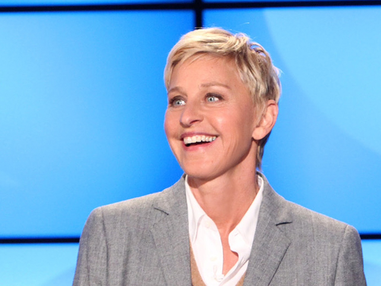 Ellen DeGeneres laughs-off chest pains - CBS News
