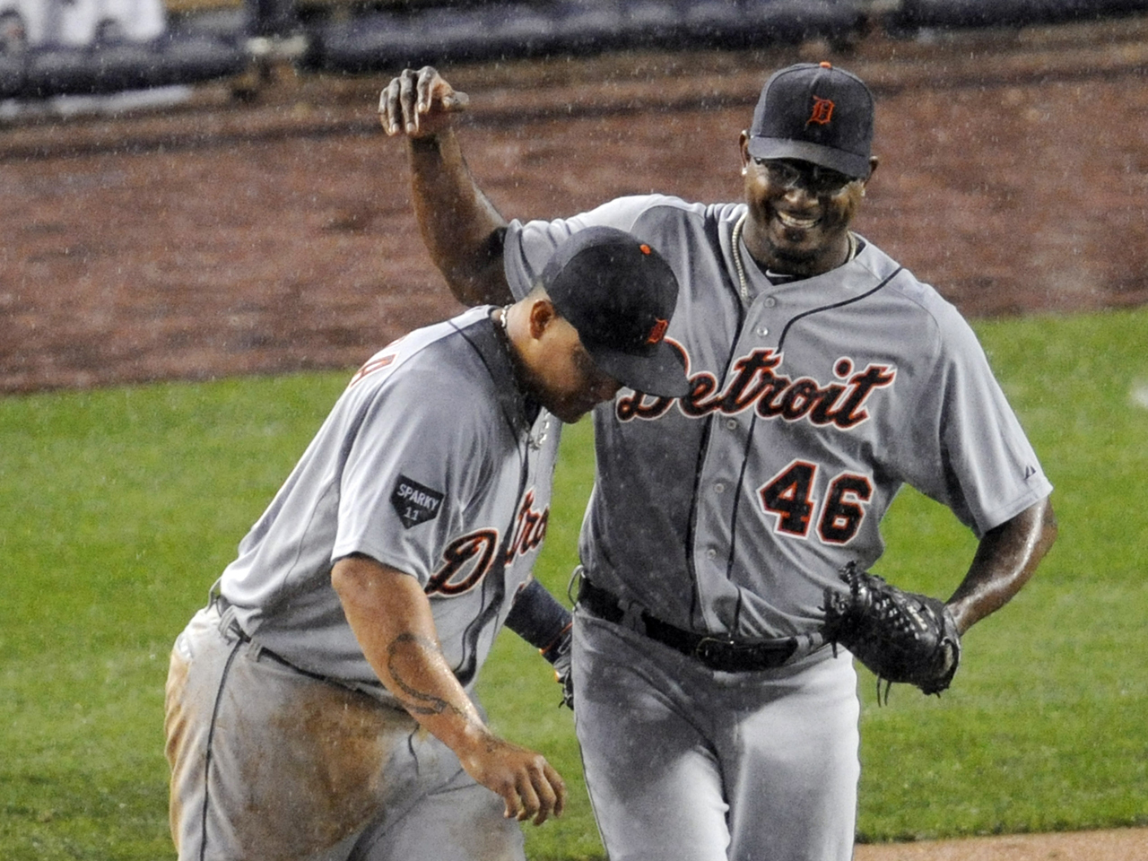 Tigers stop Yankees in 9th to tie series CBS News