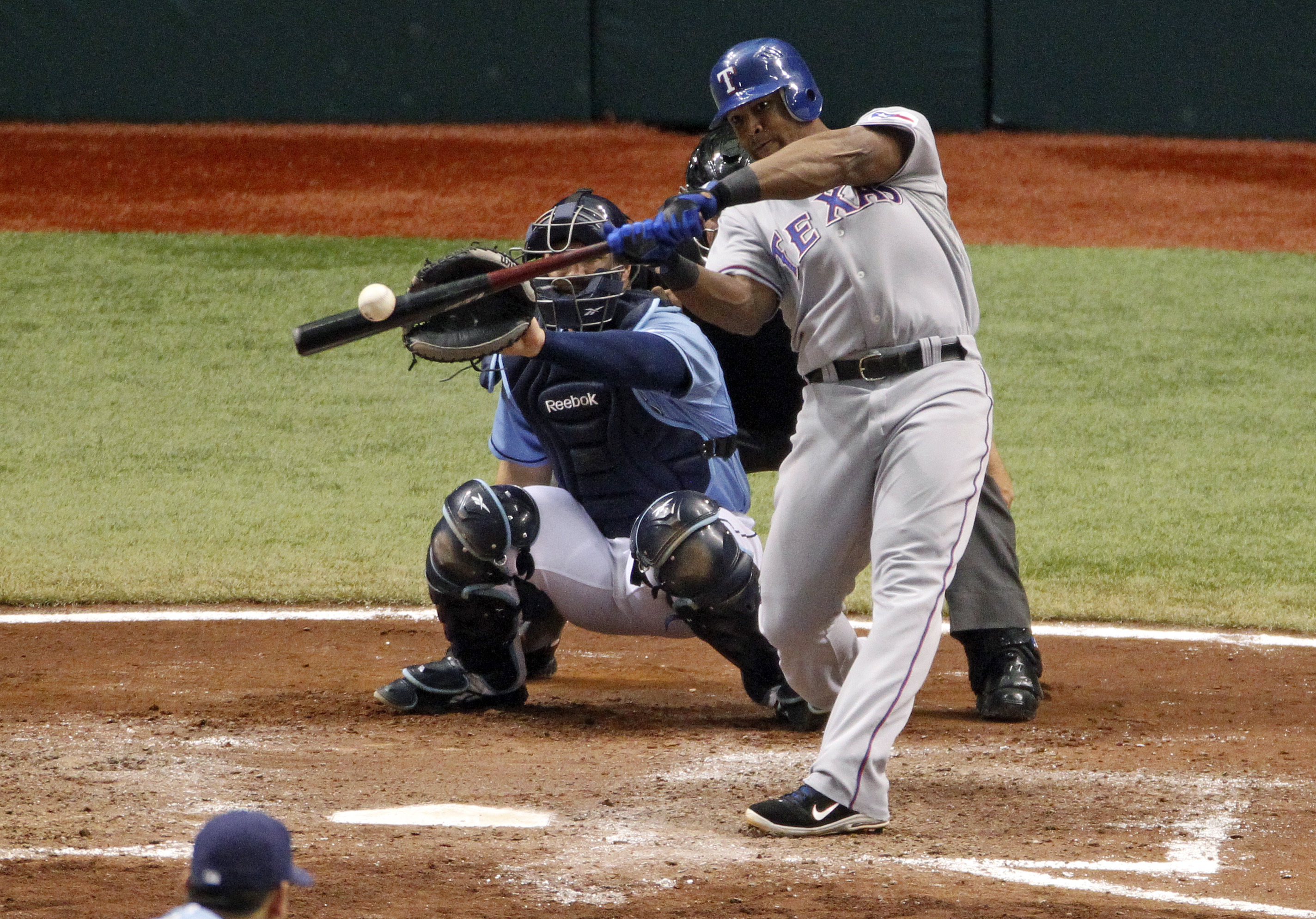 Beltre hat-trick seals Rangers' win over Rays