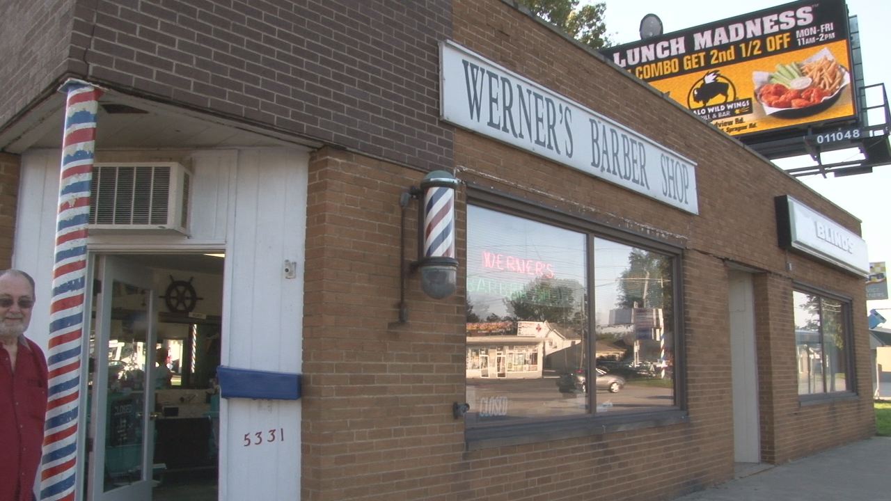 Gun goes off in Ohio barber shop, bad hair (and butt) day CBS News