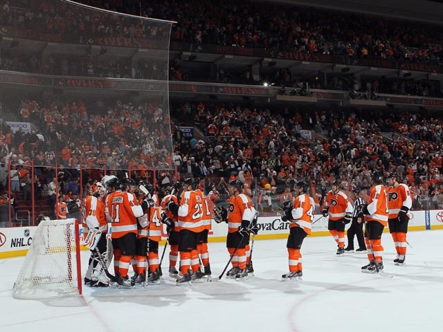 Philadelphia Flyers fans boo as Ice Girls cleaning crew has been