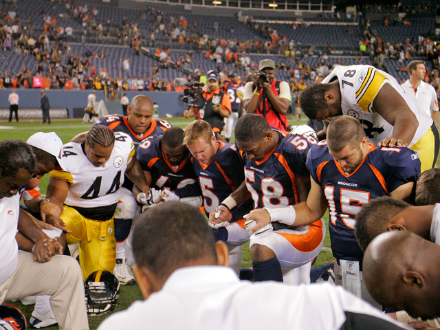 Broncos' Tim Tebow not judging fans with Jesus jerseys – The