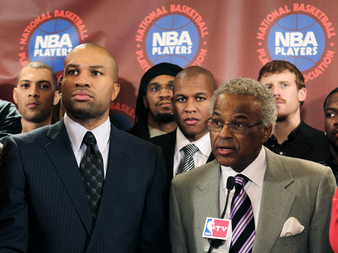 NBA players reject deal, start disbanding union - CBS News