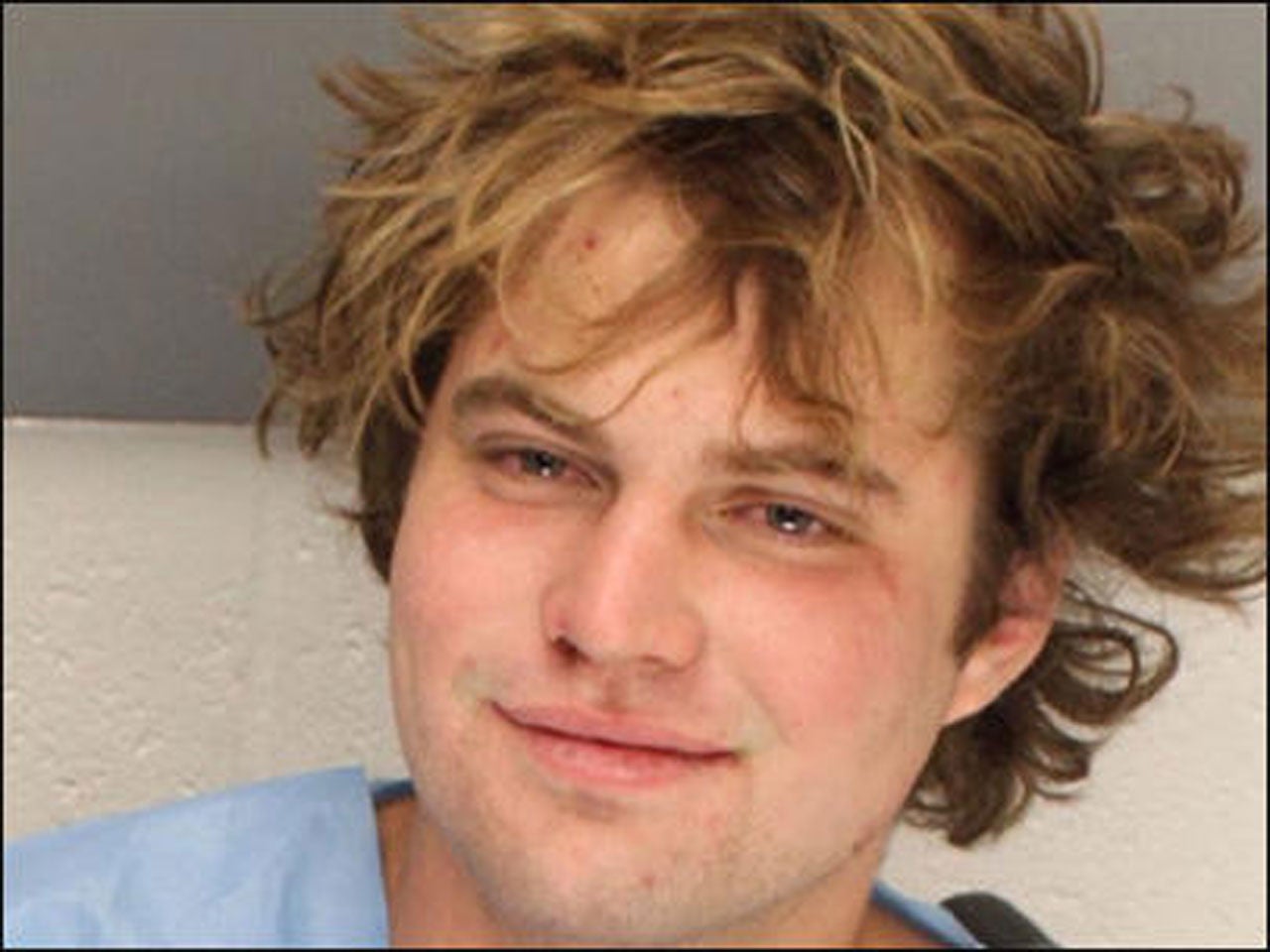 Naked Idaho man fleeing cops has run-in with barbed wire - CBS News