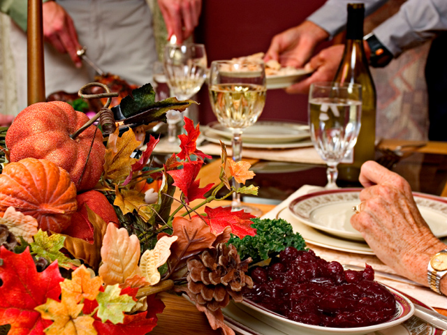 A Fresh & Approachable Thanksgiving Table Setting - Thou Swell