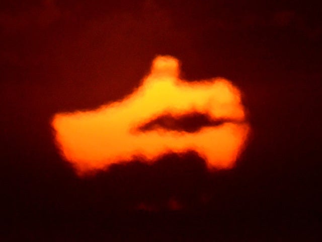 Spectacular Solar Eclipse Thrills Lucky Skywatchers Cbs News