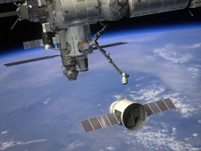 Green light for SpaceX flight to space station - CBS News