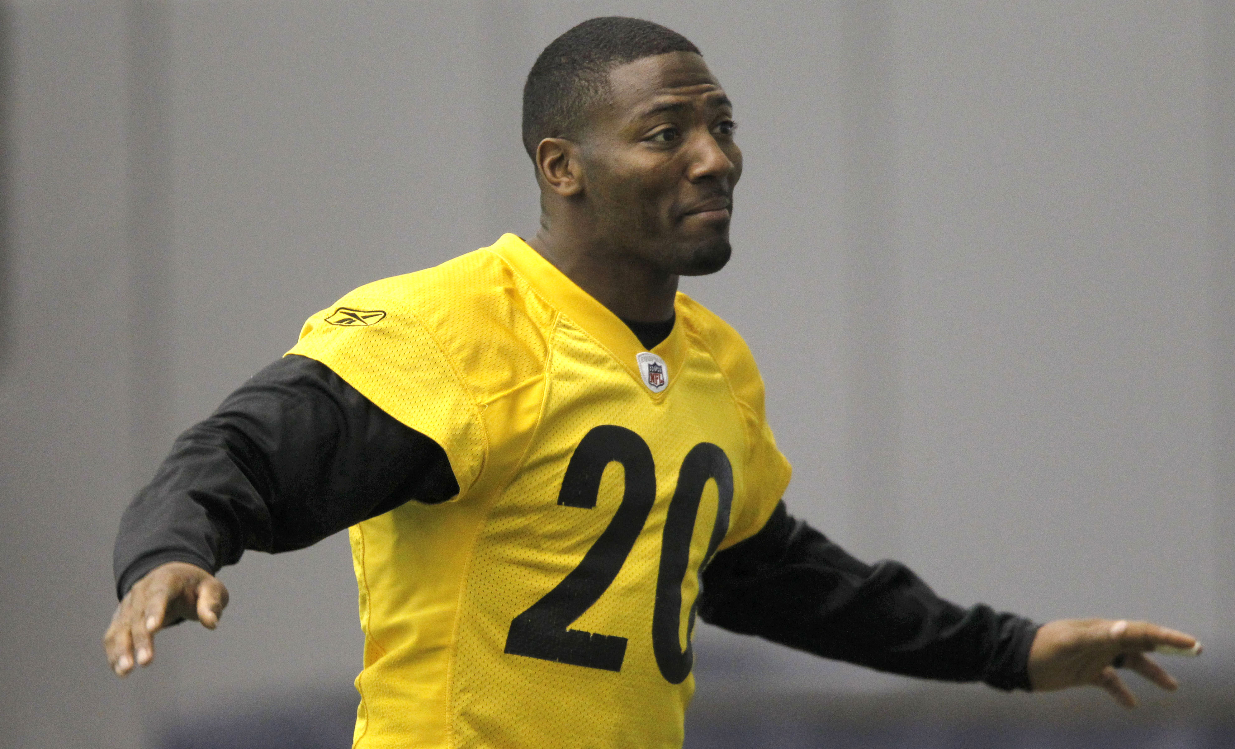 Sickle cell trait sidelines Steelers player - CBS News