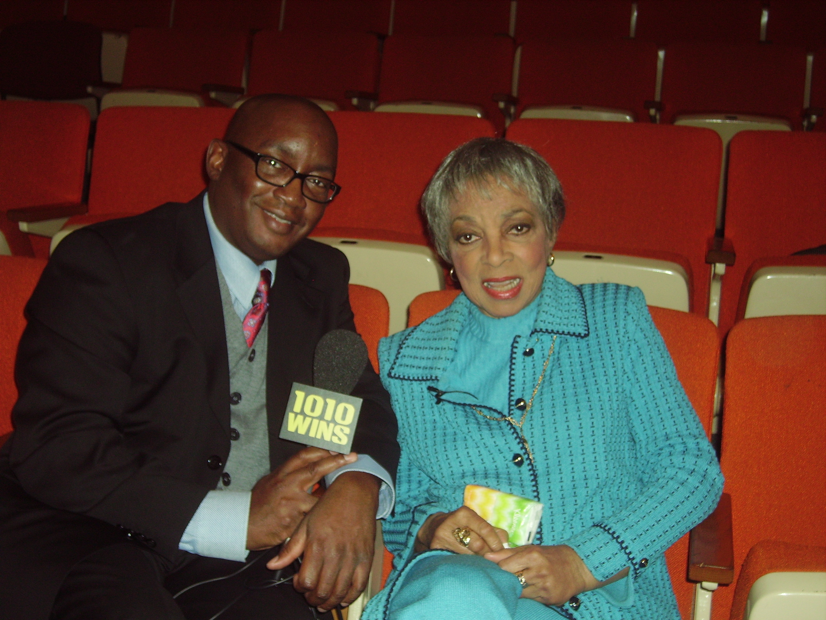 actress-activiest-ruby-dee-and-1010-wins-anchor-larry-mullins-2.jpg 