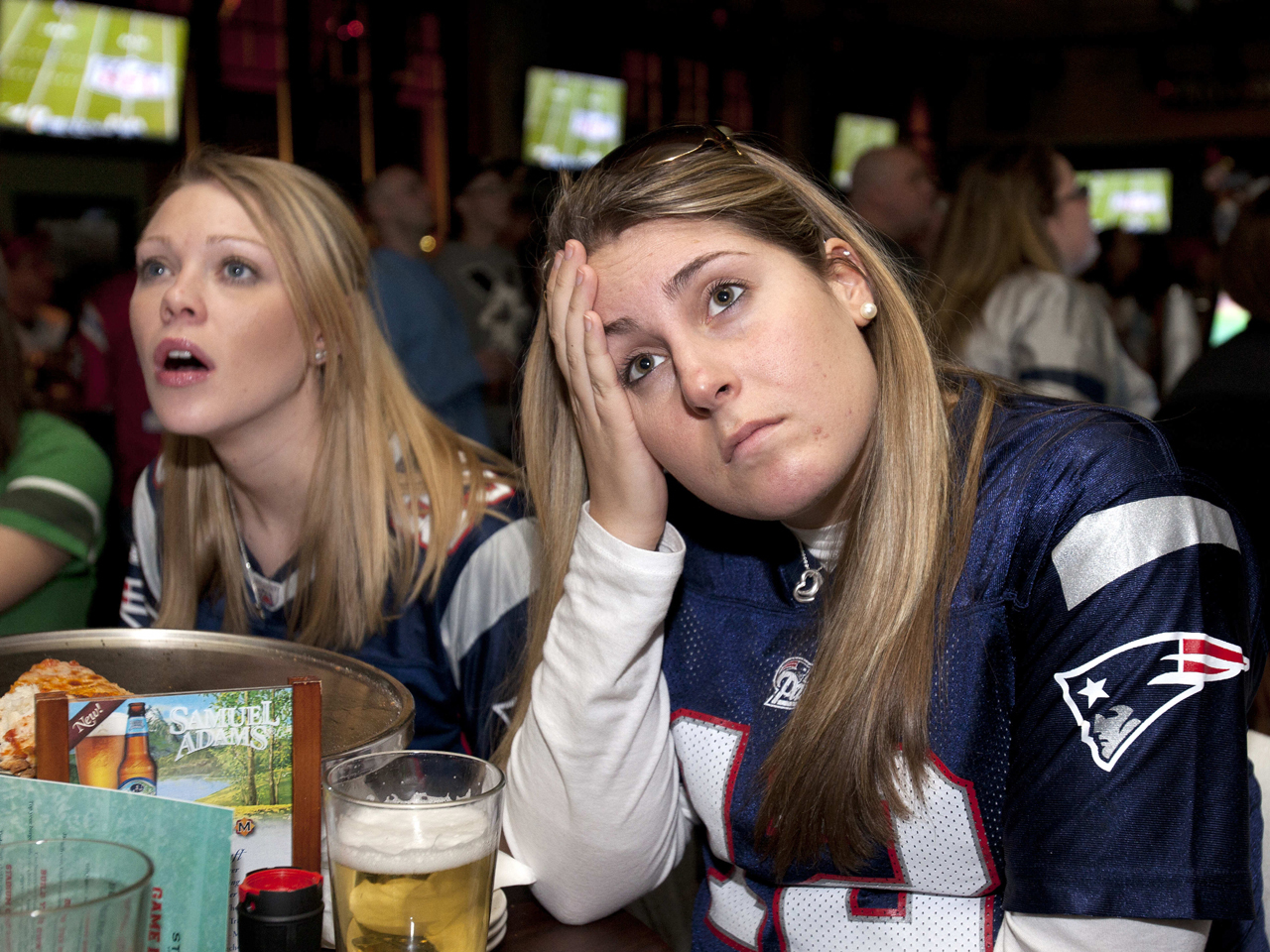 Patriots fans grieve Super Bowl loss at Boston bars - The Boston Globe