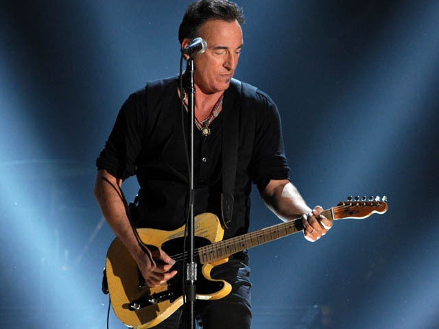 Bruce Springsteen knocks Adele from top spot - CBS News