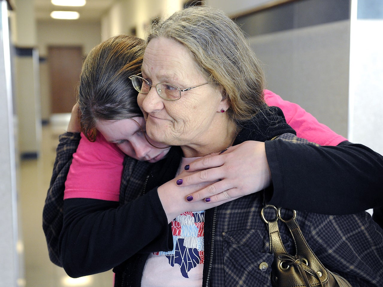 Ky. woman faces life for cutting baby out of womb - CBS News