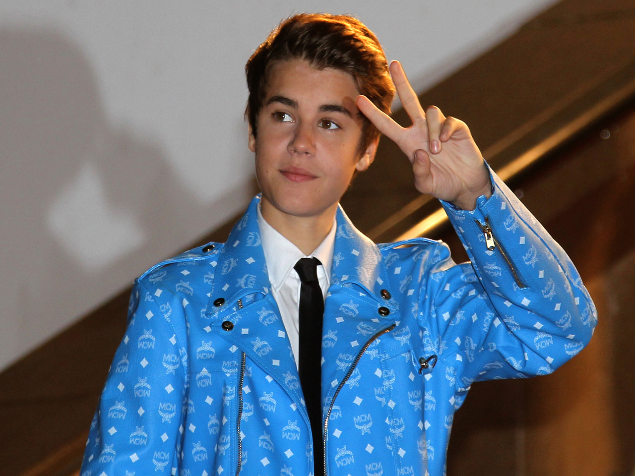 Justin Bieber Gets A New Set Of Wheels For 18th Birthday Cbs News