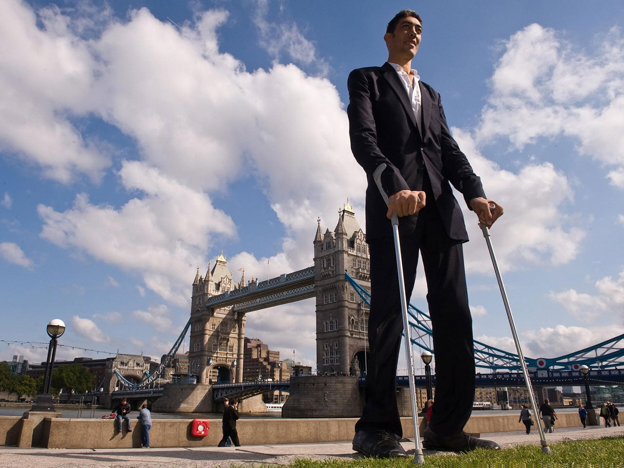 Worlds Tallest Man 29 Finally Stops Growing With Help From Va 